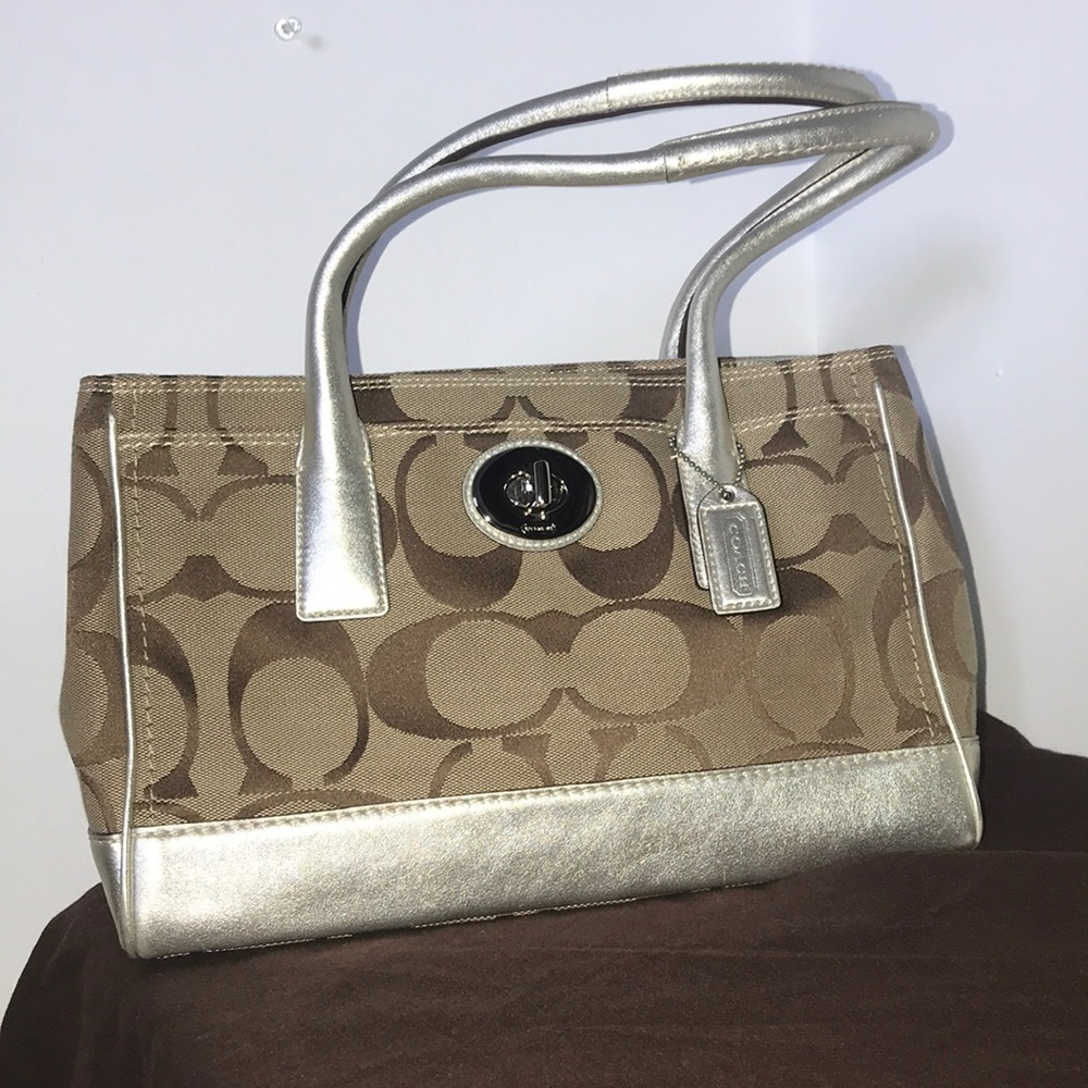 Coach D0873-11557 Signature Madeline Tote